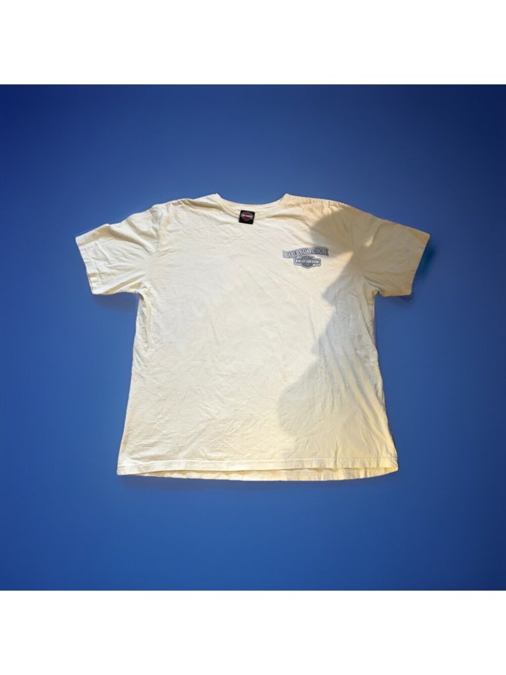 Men’s Harley Davidson Beige Large Tee Shirt.  Photos Show Shading From Sun